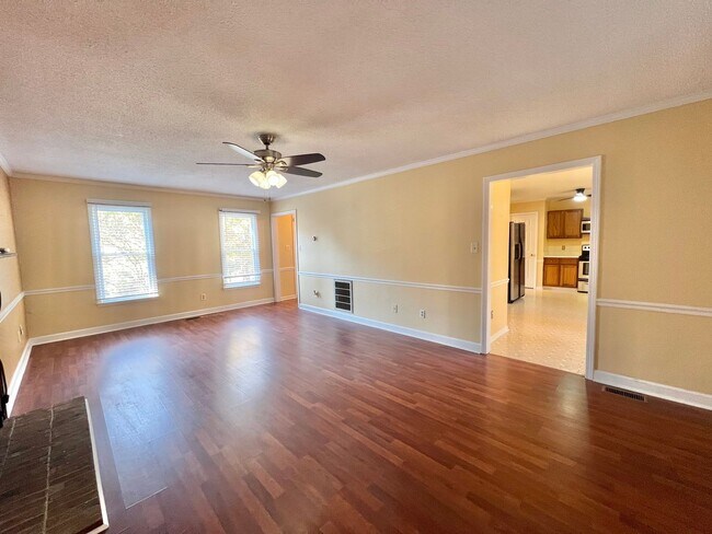 Building Photo - Charming 3BD, 2.5BA Raleigh Home with a Pr...