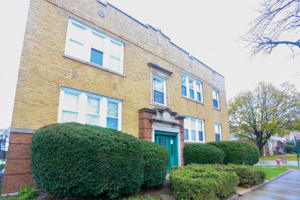 Primary Photo - 2900 W Addison St