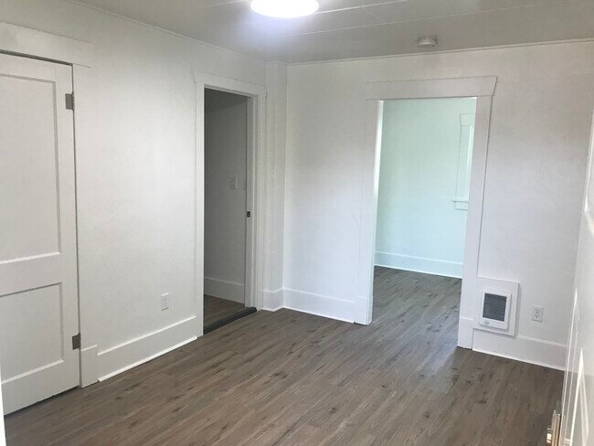 Living - 554 W Fremont St