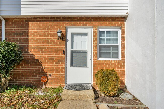 Foto del edificio - Williamsburg 2BR Townhouse with Fenced Yard & Patio