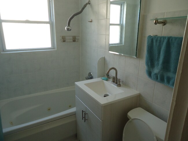 Foto del edificio - 2313 W Morse Ave