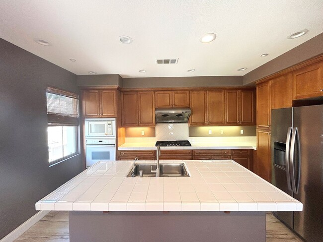 Photo - 133 CHANTILLY IRVINE 92620  (3 BED / 3 BATH) Apartment