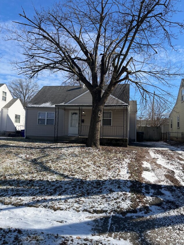 Foto principal - 3 bedroom 1 bathroom single family home in...