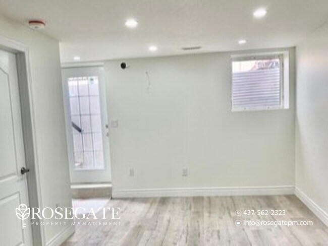 Photo du bâtiment - 2-Bedroom Basement Apartment with In-Unit Laundry & Parking – Pet Friendly – Kitchener