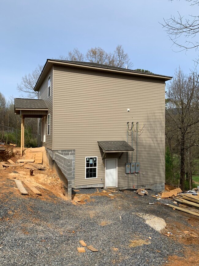 Building Photo - 190 Poteet Rd