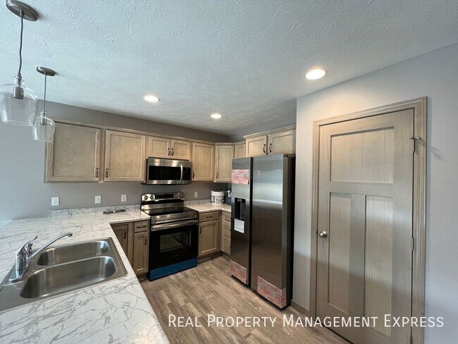Foto del edificio - Modern 3 Bed 2 Bath Townhome in West Sioux...