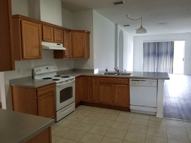 Foto del edificio - Lovely Four Bedroom with Pond View