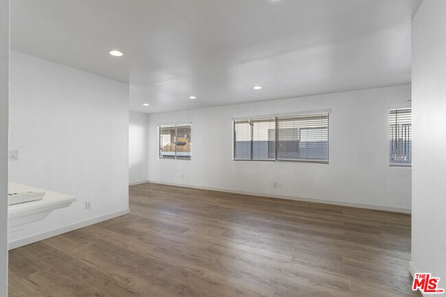 Foto del edificio - 13046 Moorpark St