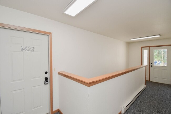 Building Photo - 1422 E Redwood Blvd