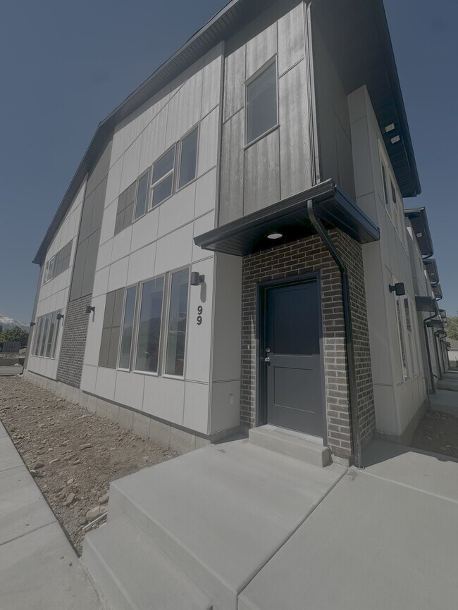 Building Photo - Springville Towns