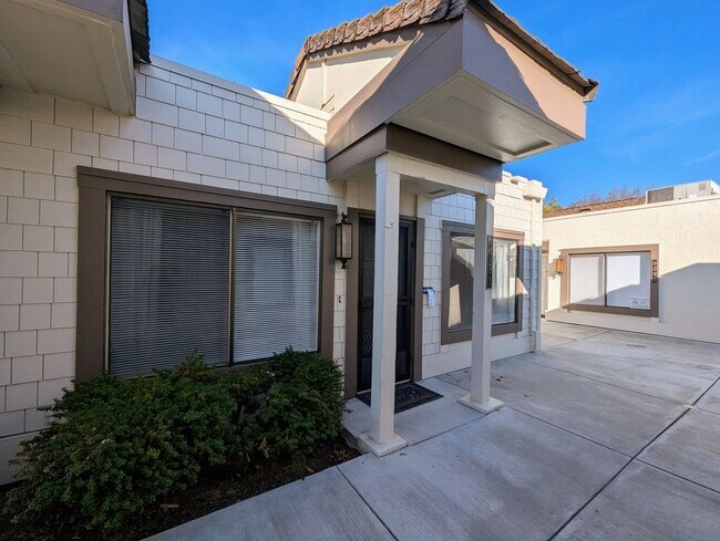 Foto del edificio - 6091 Montgomery Ct