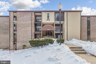 Building Photo - 7806 Hanover Pkwy