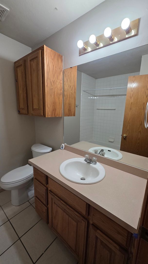 Building Photo - 3 Bed 2 Bath in Oklahoma City!