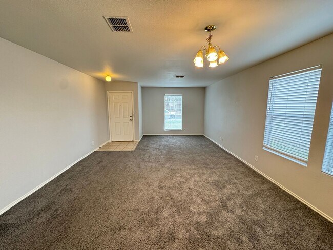 Foto del edificio - SPACIOUS 4 BR ON A CUL-DE-SAC W/ 2 LIVING AREAS & 2 EATING AREAS*STORAGE SHED*COVERED PATIO*EASY ...