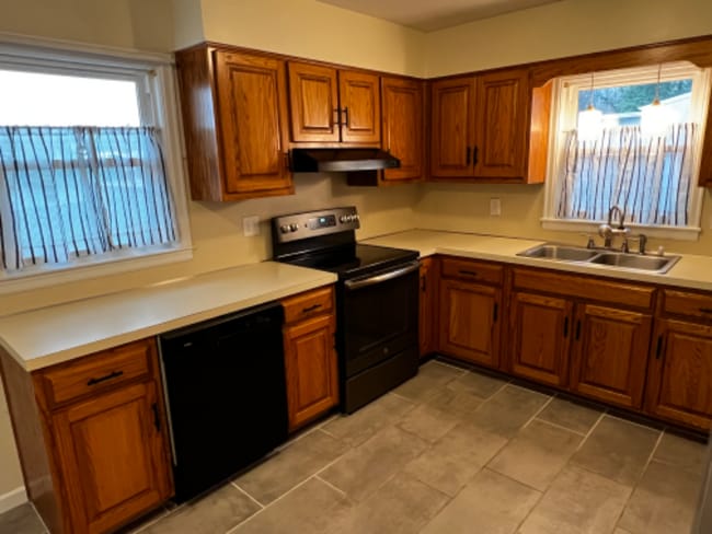 Building Photo - 207 Sunnyhill Dr