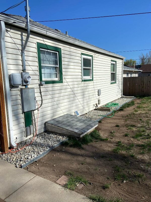 Building Photo - 1601 S Yates St