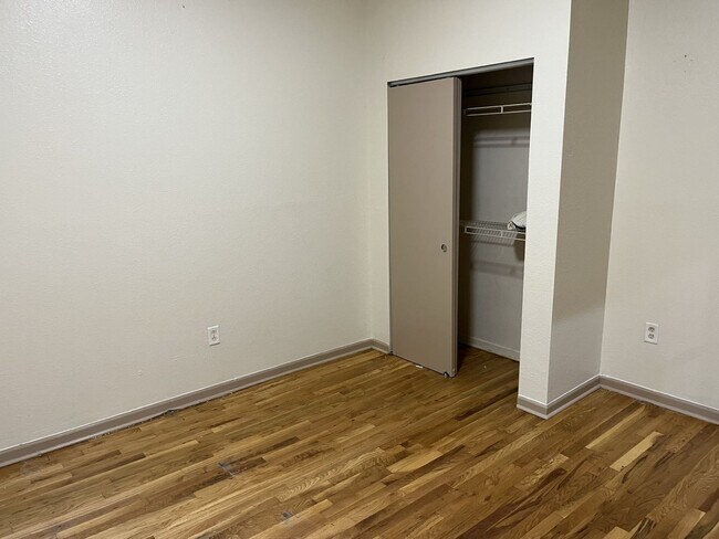 Foto del edificio - 2477-2479 N 6th St.