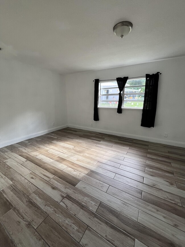 Building Photo - 5825 Hornet Dr