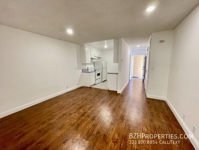 Foto del edificio - Beautiful 1 Bedroom in Prime Hollywood