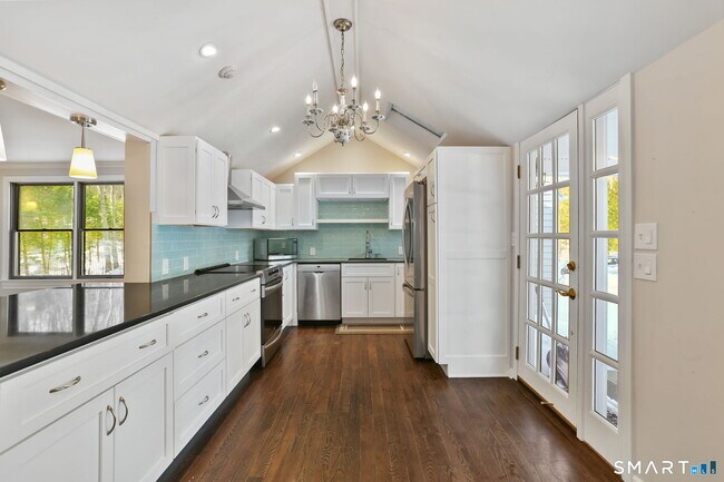 Building Photo - 815 Valley Rd