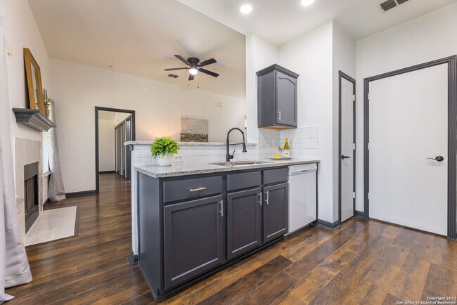 Foto del edificio - 9807 Marbach Bend