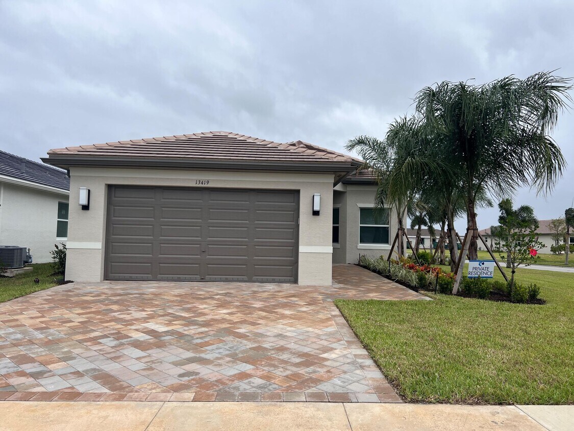 Foto principal - 13419 SW River Rock Rd