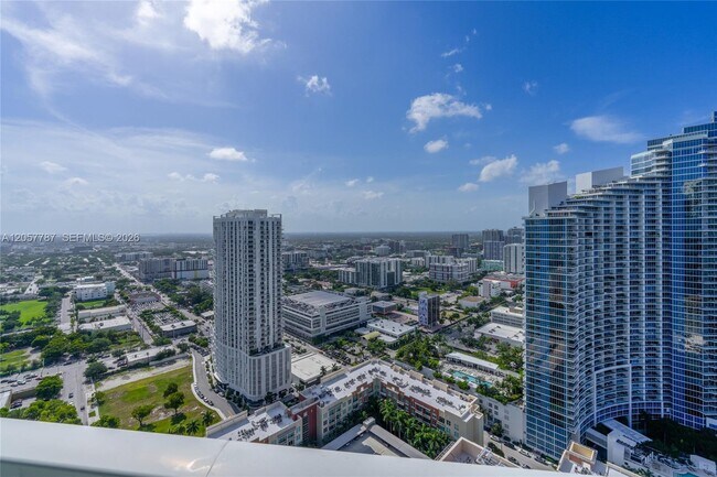 Foto del edificio - 1900 N Bayshore Dr