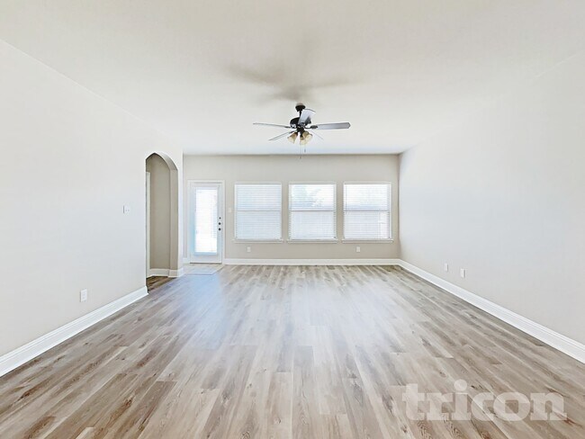 Foto del edificio - 7708 Cottonwood Dr