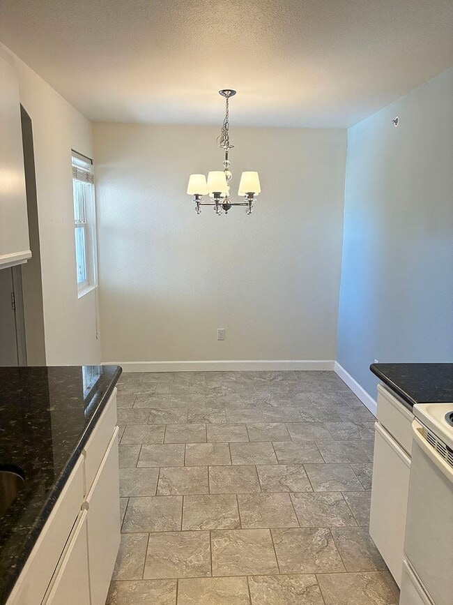 Foto del edificio - SilverCreek Distinctive Attached 1 BR Home