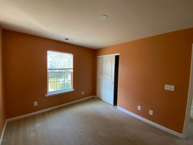 Building Photo - 104 Glory Rd