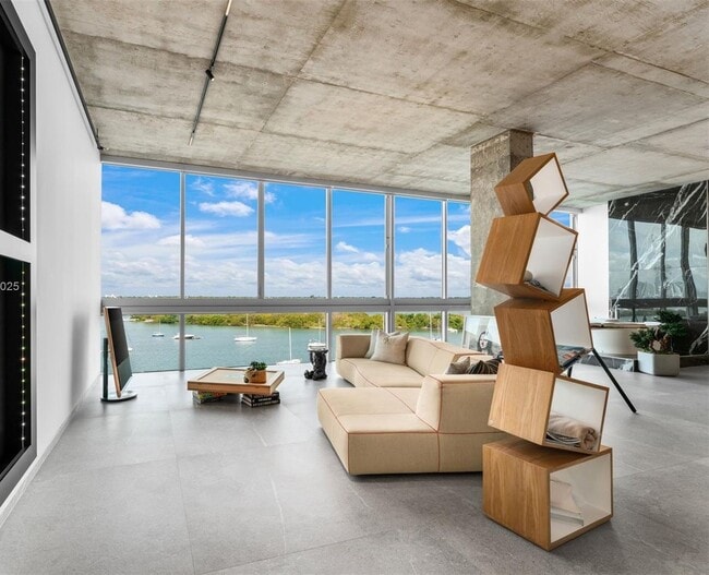 Foto del edificio - 7934 West Dr