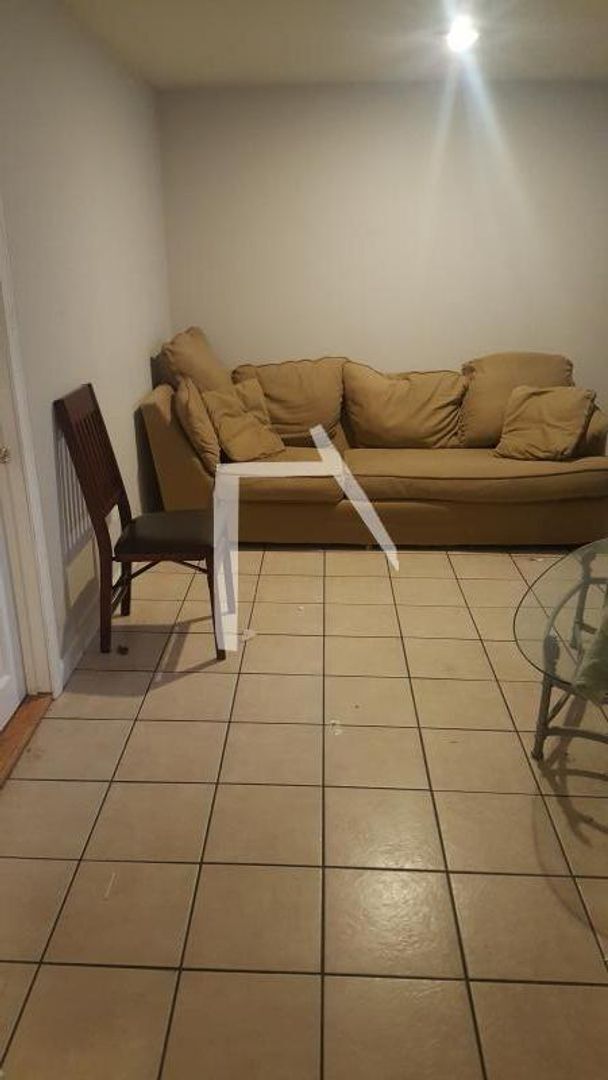 Building Photo - 6 bed in Allston