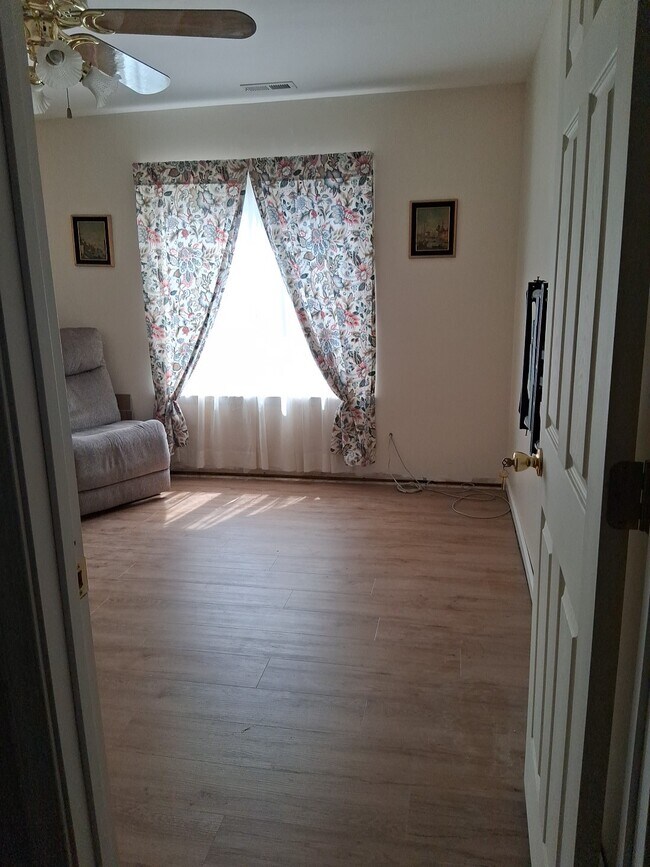 Foto del edificio - 875 Carew Rd