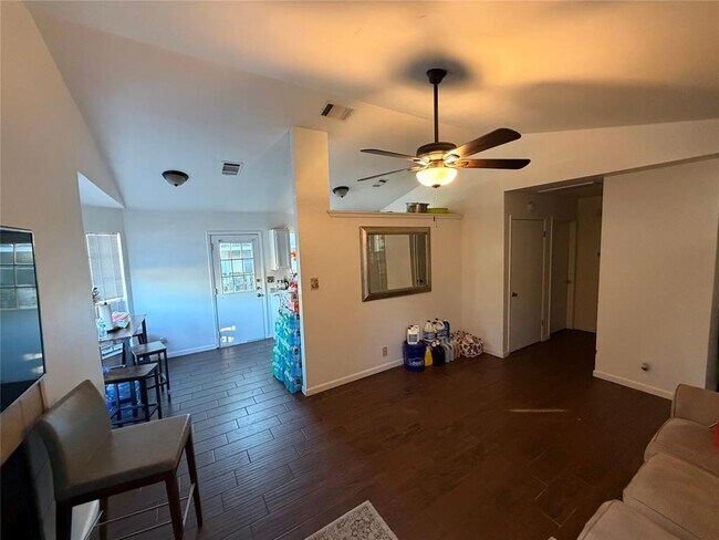 Foto del edificio - 9620 Sugar Hill Dr