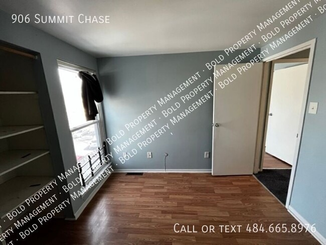 Photo - 906 Summit Chase Dr House