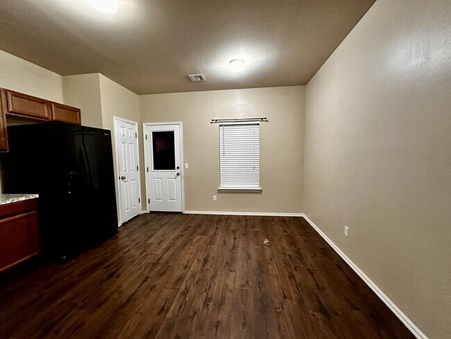 Building Photo - Spacious 4 Bedroom 2.5 Bathroom Home in Piedmont Schools