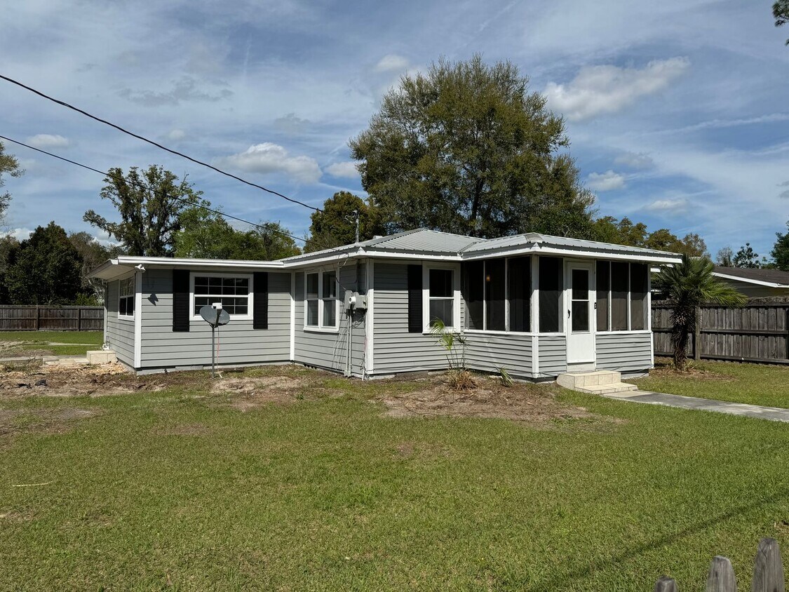 Primary Photo - Remodeled 3/2 in the Heart of Gainesville!