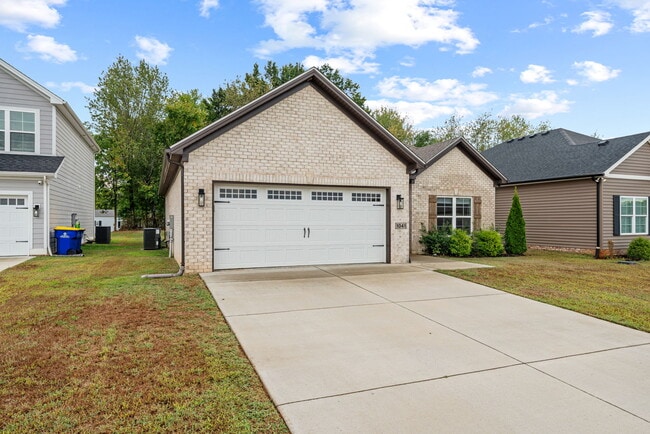 Building Photo - 1041 County House Ln