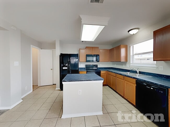 Building Photo - 15819 Hastings Park