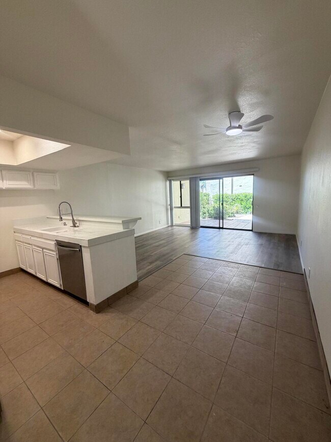 Building Photo - 1655 E Palm Canyon Dr