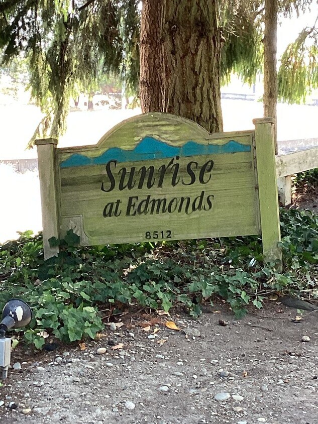 Primary Photo - Charming Edmonds Condo with Two Garages an...