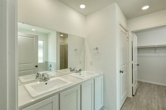 Foto del edificio - 1300 Acorn Oak Dr