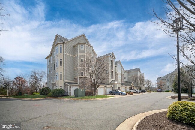 Building Photo - 1621 Ladue Ct