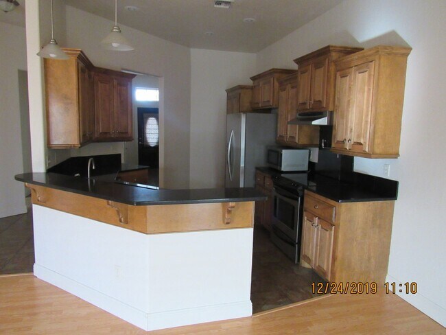 Building Photo - 505 NW Fairway Villa Dr