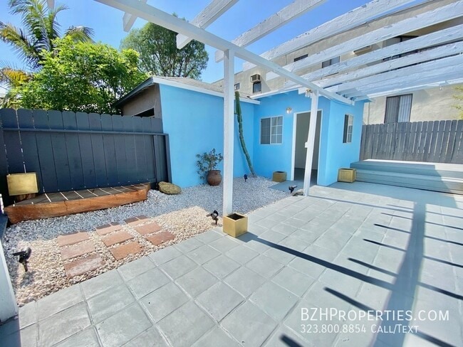 Building Photo - 714 Westmount Dr