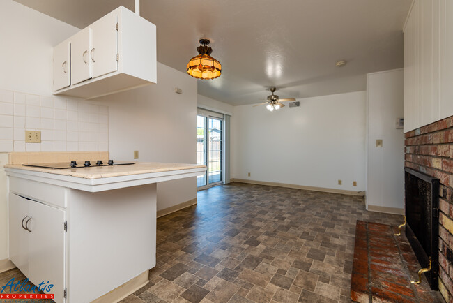 Building Photo - 1560 Farringdon Dr