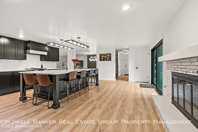 Building Photo - Fully Furnished Rental Home