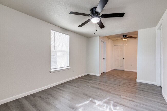 Building Photo - Elmwood Triplex