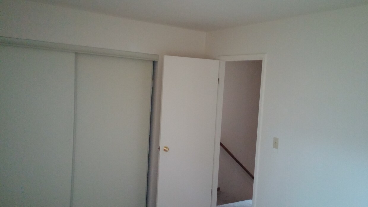 Foto principal - 111 Crolls Garden Ct