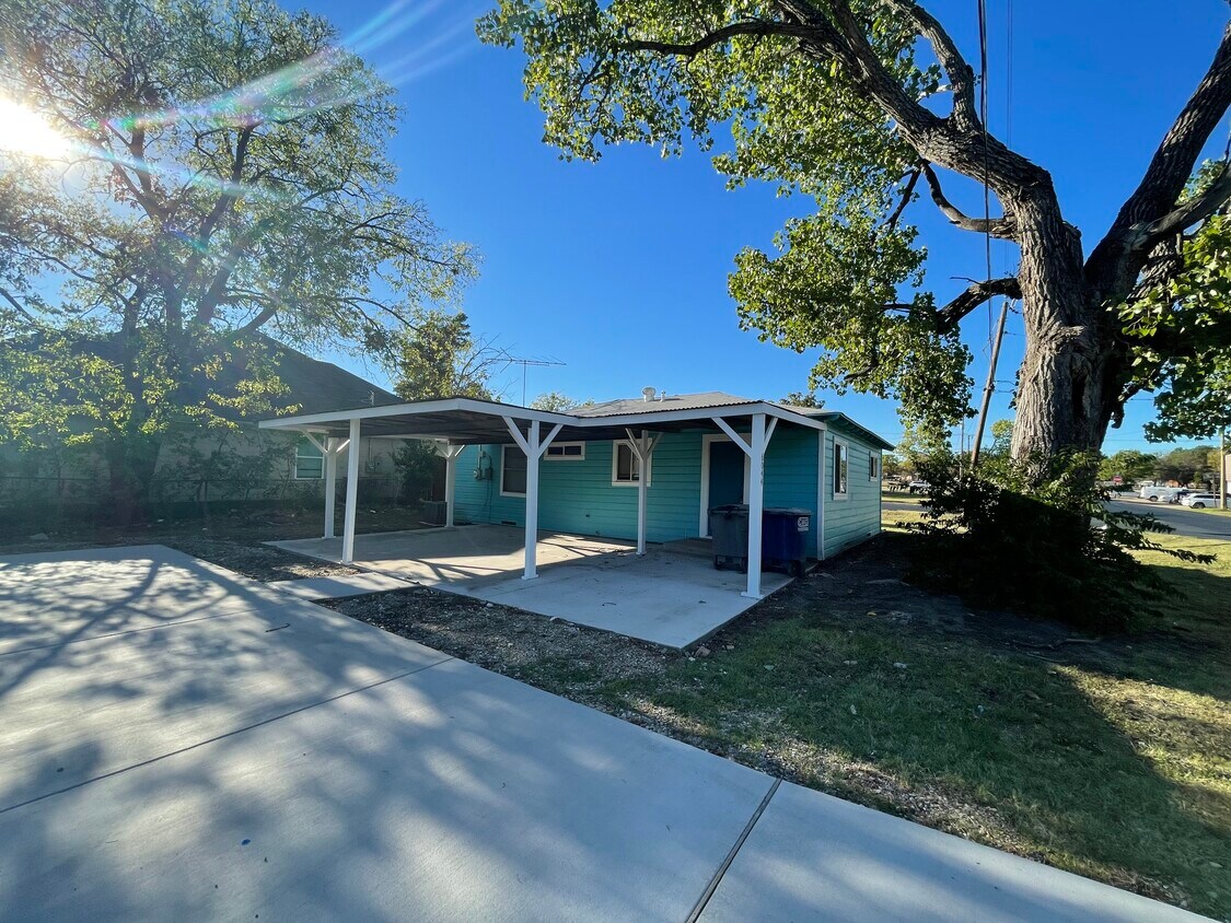 Building Photo - 6044 Billingsley St